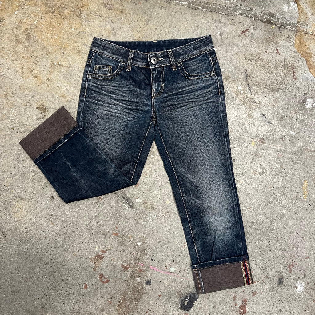 Dark wash fitted fold hem denim capris