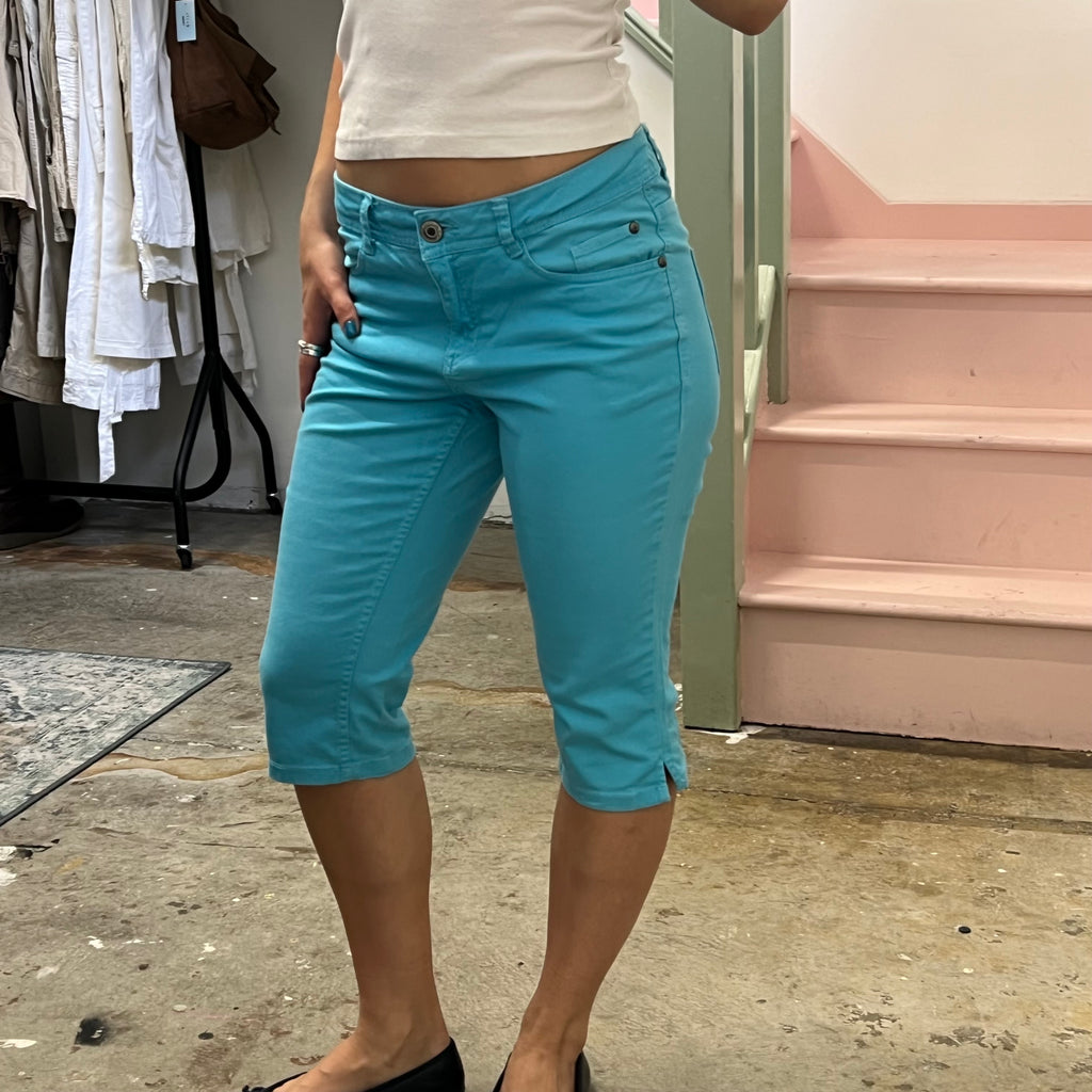 Blue low rise denim capris