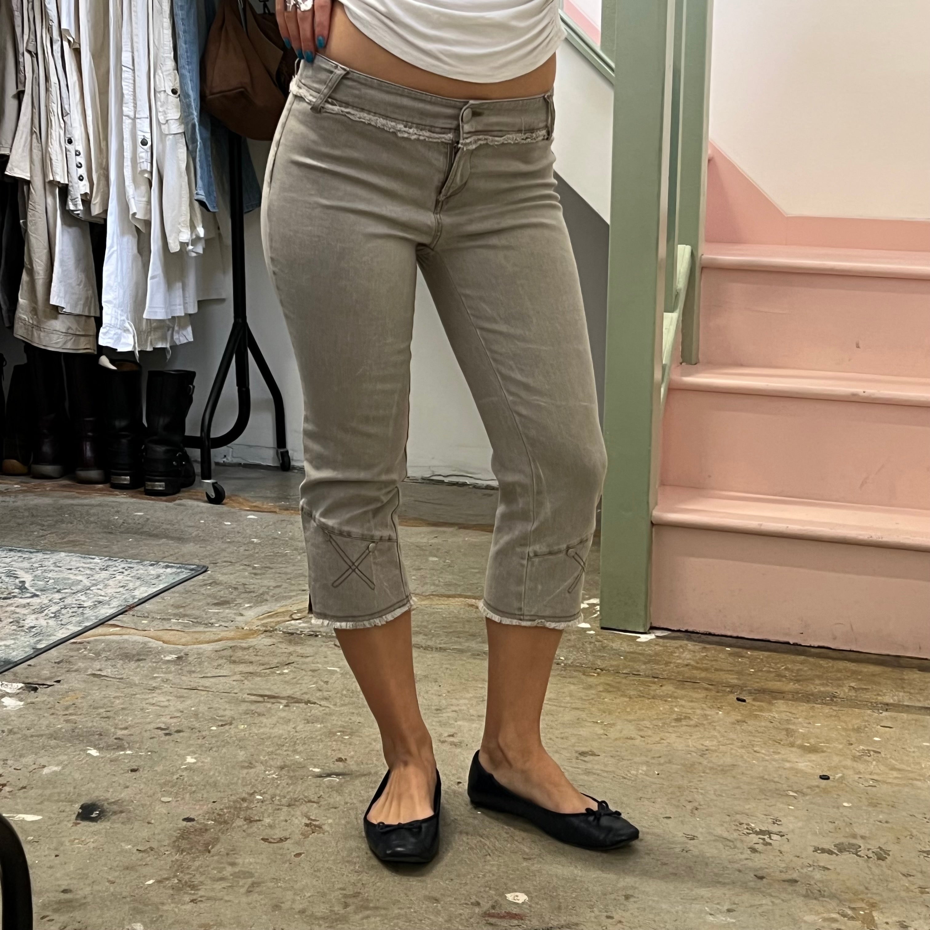 Grey denim fitted capris