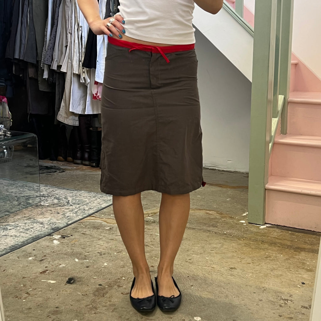 Khaki fitted cargo midi skirt with red trim