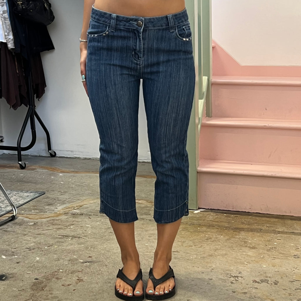 Fitted studded denim capris
