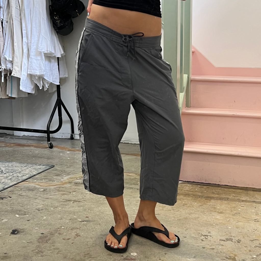 Grey sporty capris with graphic print
