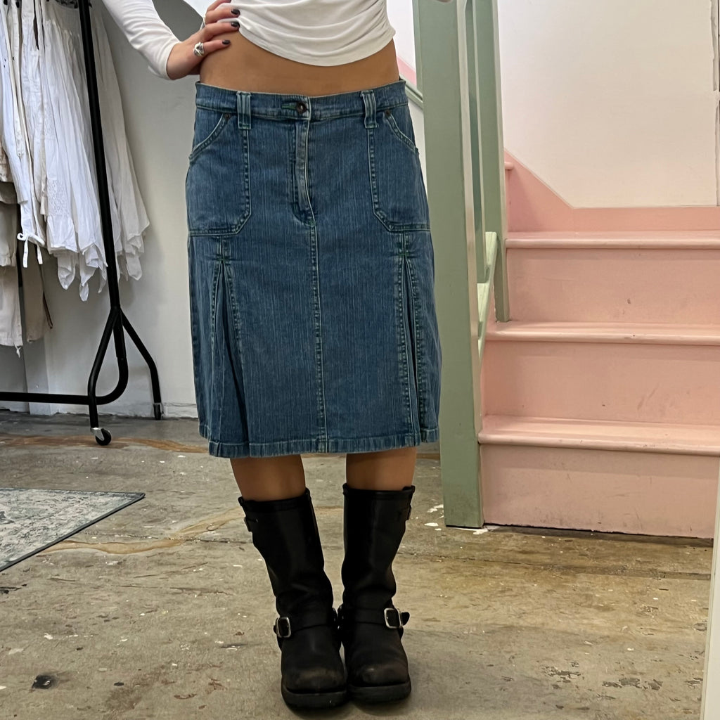 Denim pleated midi skirt with green stitching