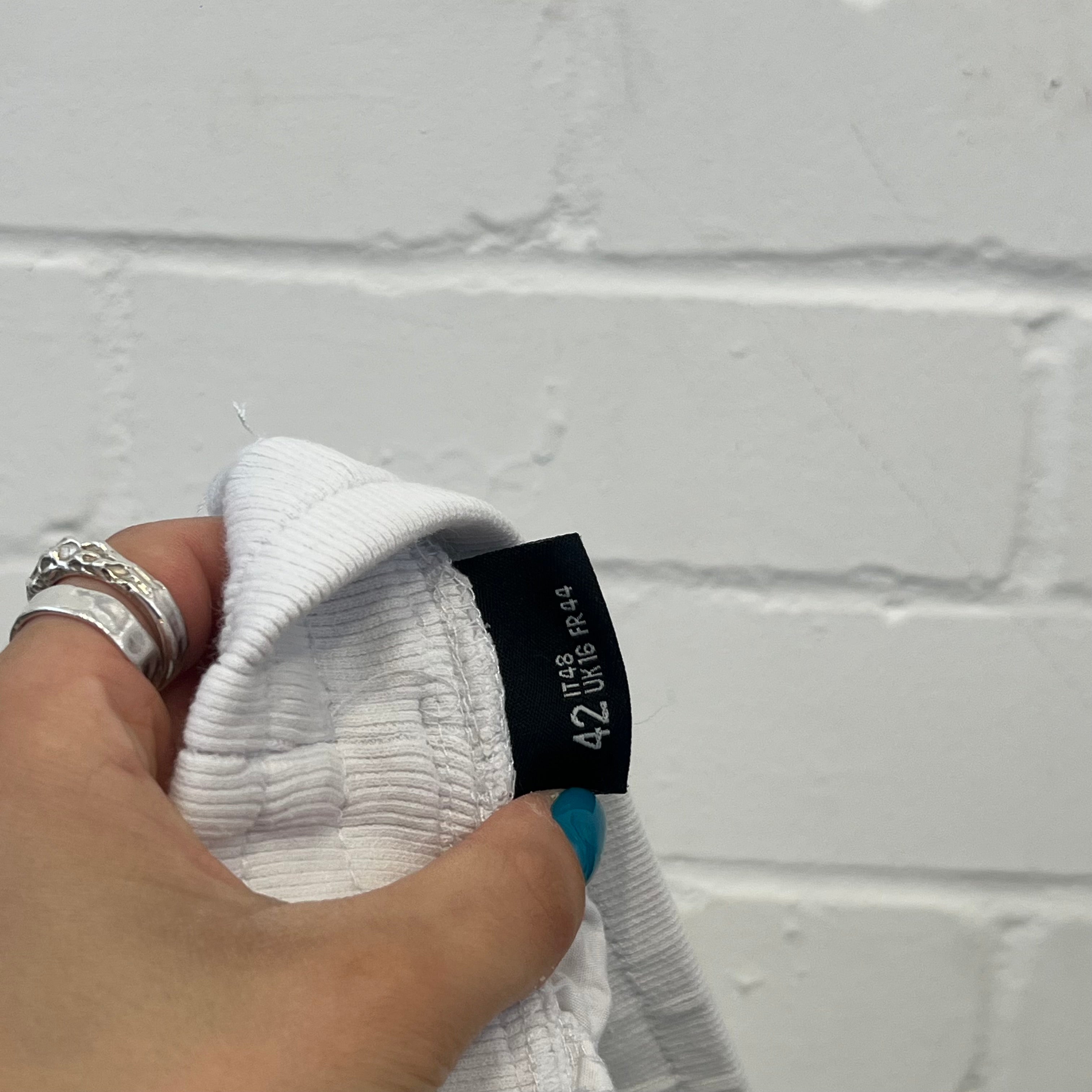 White balloon style cuffed capris
