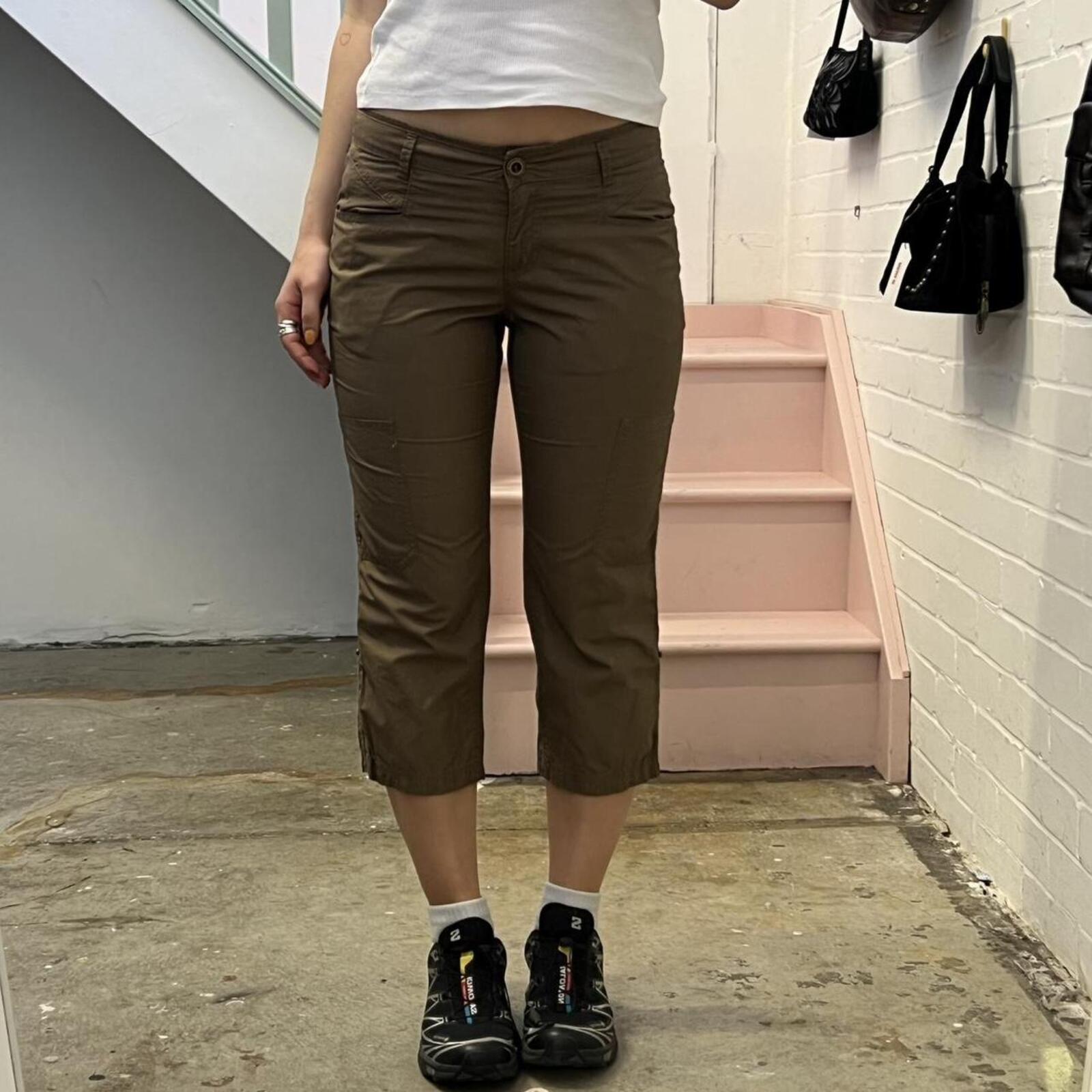 khaki brown low rise fitted vintage capri cargos