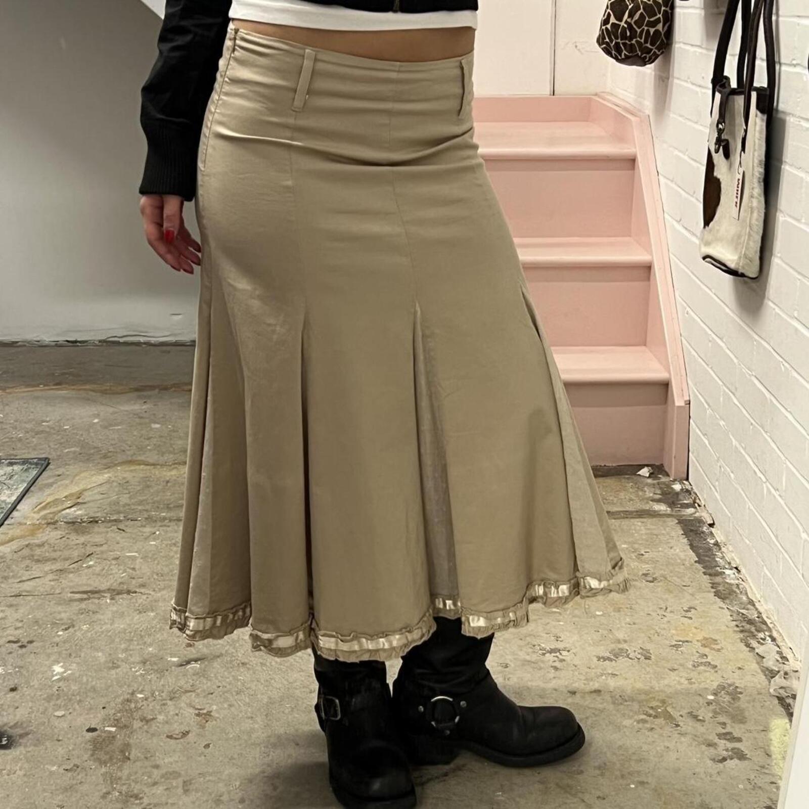 Cream low rise pleated vintage maxi skirt with embroidered panels